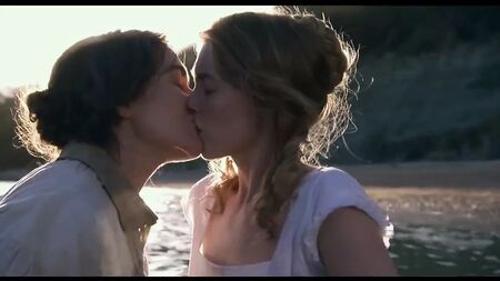 Saoirse Ronan e Kate Winslet in diverse scene di sesso lesbico