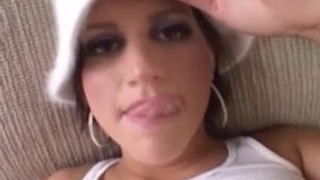 Una ragazza bianca con un bel culo che scopa - Derty 24