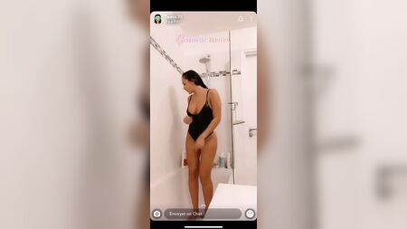 LEANA TV, REALITY, DOCCIA, FOTO SEXY, TETTE GRANDI E CULO GRANDE