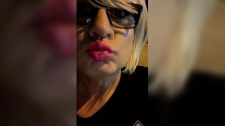 Pazzesca, Cindie Love, Sissy, troia pubblica spericolata, mutandine, trans