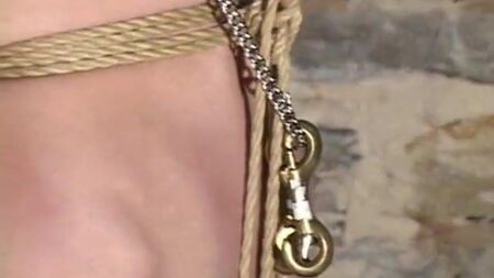Charlotte di nuovo legata in stile fetish