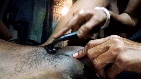 La moglie della zia oggi ha pulito il terreno da sola
