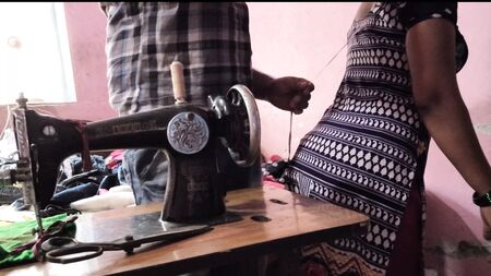 Sarto, cucimi un sari nuovo di zecca, sari, sari, e ti darò un passaggio