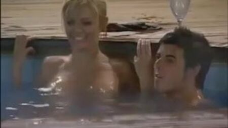 Orgia in piscina al Grande Fratello UK