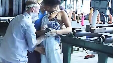Lola Solana - Figa a esplosione 1 - Gangbang alla Dildo Factory