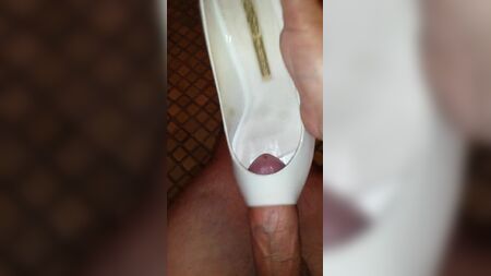 le cazzo di scarpe con tacco alto a punta aperta di una ragazza di un mio amico