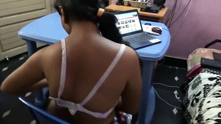 La relazione di una zia telugu con lo zio quando il marito non è in casa