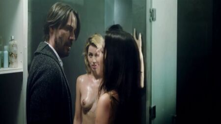 Scena di sesso tratta dal film Knock Knock del 2015 (senza musica)