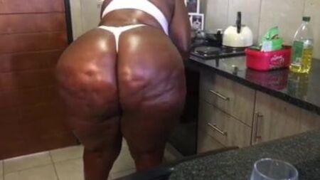 Scuotere il sedere formoso