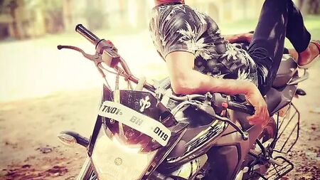 Ragazzo tamil di Chennai in palestra, nudo