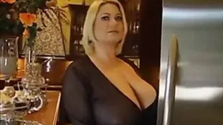Samantha, 38 anni, taglia 38GG, affascinante casalinga