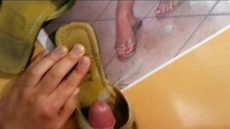 Infradito dorate in saldo su eBay: scopare e venire