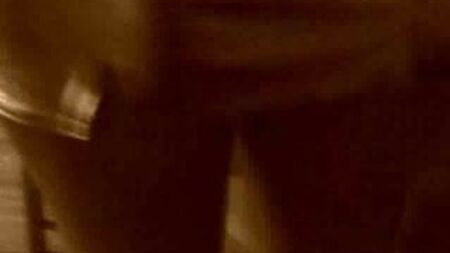 completamente nuda sotto la gonna
