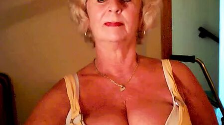 Una nonna sexy, loquace e provocante