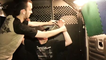 Skater attirato all'interno del furgone - Video della Factory
