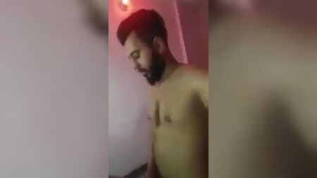 Ragazzo indiano, video di sesso con ragazze