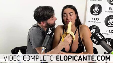 PAME POMBO SI DIVERTE CON LA CREMA NELLA STANZA PICcante