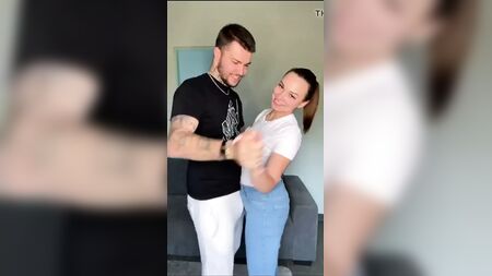 Kev e Celi fanno sesso da dietro su TikTok
