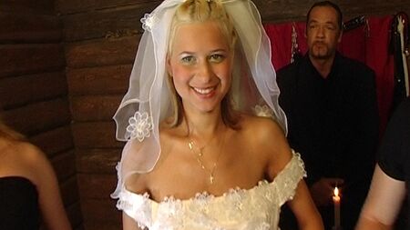 Gangbang con una sposa dal seno prosperoso - Parte 1