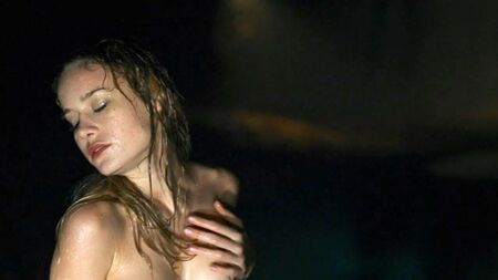 La scena di nudo di Brie Larson in "Tanner Hall" - ScandalPlanet.Com
