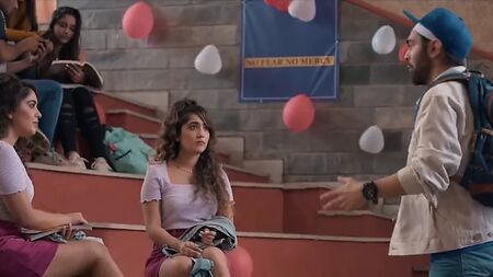 College Romance, stagione 2, episodio 1 – serie web