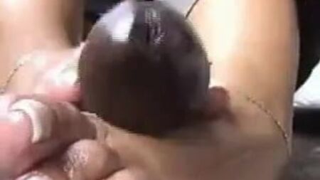 Footjob con una ragazza di colore 13