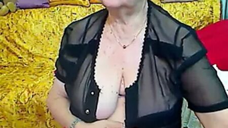 Una vera nonna in webcam R20
