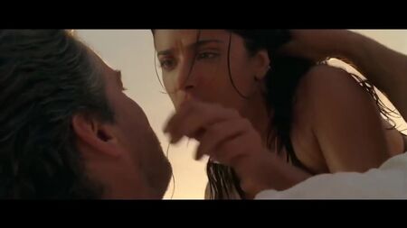 Salma Hayek: Il bacio più sexy – 9 minuti