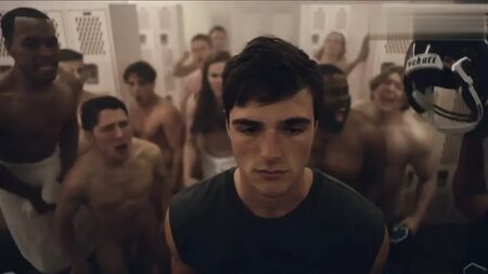 Il cazzo enorme in "Cloakroom" dall'episodio 01x02 di "Euphoria"