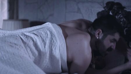 Ayn Zoya (Undekhi) – scena hot