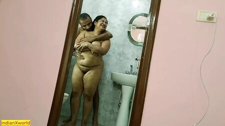 La bellissima Bhabhi fa sesso bollente con un innocente ragazzo dell'hotel!! XXX bollente