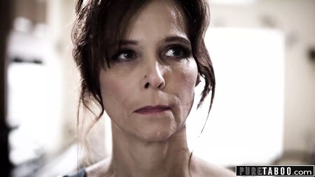 PURE TABOO, 2 fratellastri fanno una doppia penetrazione alla loro matrigna
