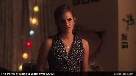 Emma Watson, Mae Whitman e Nina Dobrev in lingerie e bikini
