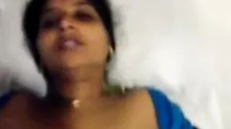Una signora telugu fa sesso con un ragazzo single, guarda il video