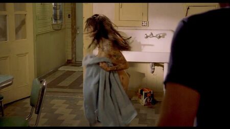 Sarah Shahi nuda in «Bullet To The Head» – ScandalPlanet.Com