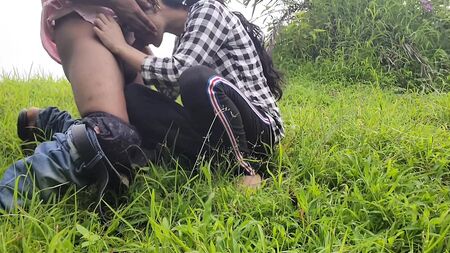 Sesso sfrenato tra una bhabhi indiana e suo marito