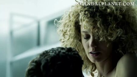 Esther Acebo nuda e in una scena di sesso su ScandalPlanet.Com