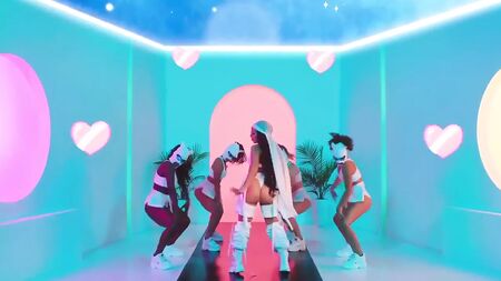 Come quella compilation di video musicali di Doja Cat