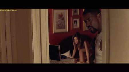 La scena di nudo di Eva Mendes in "Training Day" - ScandalPlanet.Com