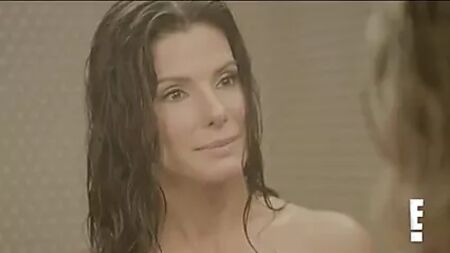Sandra Bullock e Chelsea Handler sotto la doccia