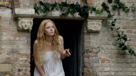 Rebecca Ferguson: tette nude e sesso in "The White Queen"