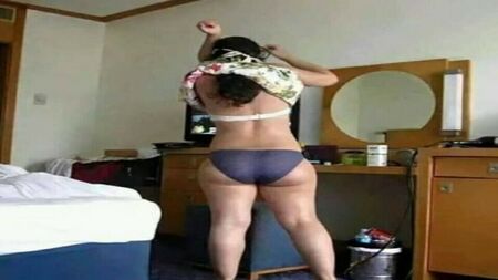 Milf indiana arrapata scopata con violenza dall'amico del figliastro - Yourpriyanka784 - Racconto completo con audio in hindi - Milf indiana desi