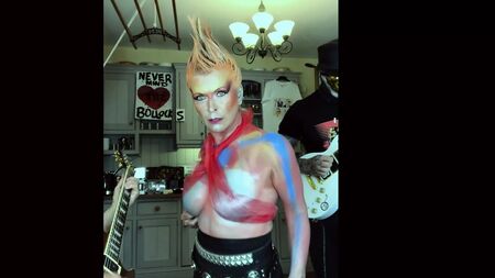 Toyah Willcox - Seno scoperto in un top a rete
