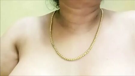 Una zia tamil sexy che dice: «Dai, saliamo alla figa grande»