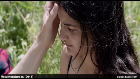 Celebrità adolescenti nude e scene di film a luci rosse
