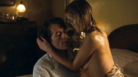 Rosamund Pike nuda in "Fugitive Pieces" - ScandalPlanetCom