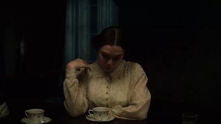 Elizabeth Olsen - In una scena di sesso segreta del 2013