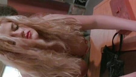 Anna Nicole Smith: lo scandalo del seno prosperoso - ScandalPlanetCom