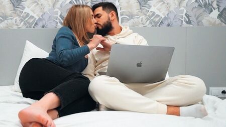 Caro, beh, i miei buchi sono più importanti del lavoro!