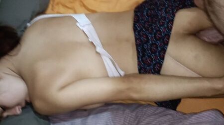 La ragazza del mio amico vuole provare il sesso anale con il mio grosso cazzo, così non le fa male quando lo fa con il suo ragazzo